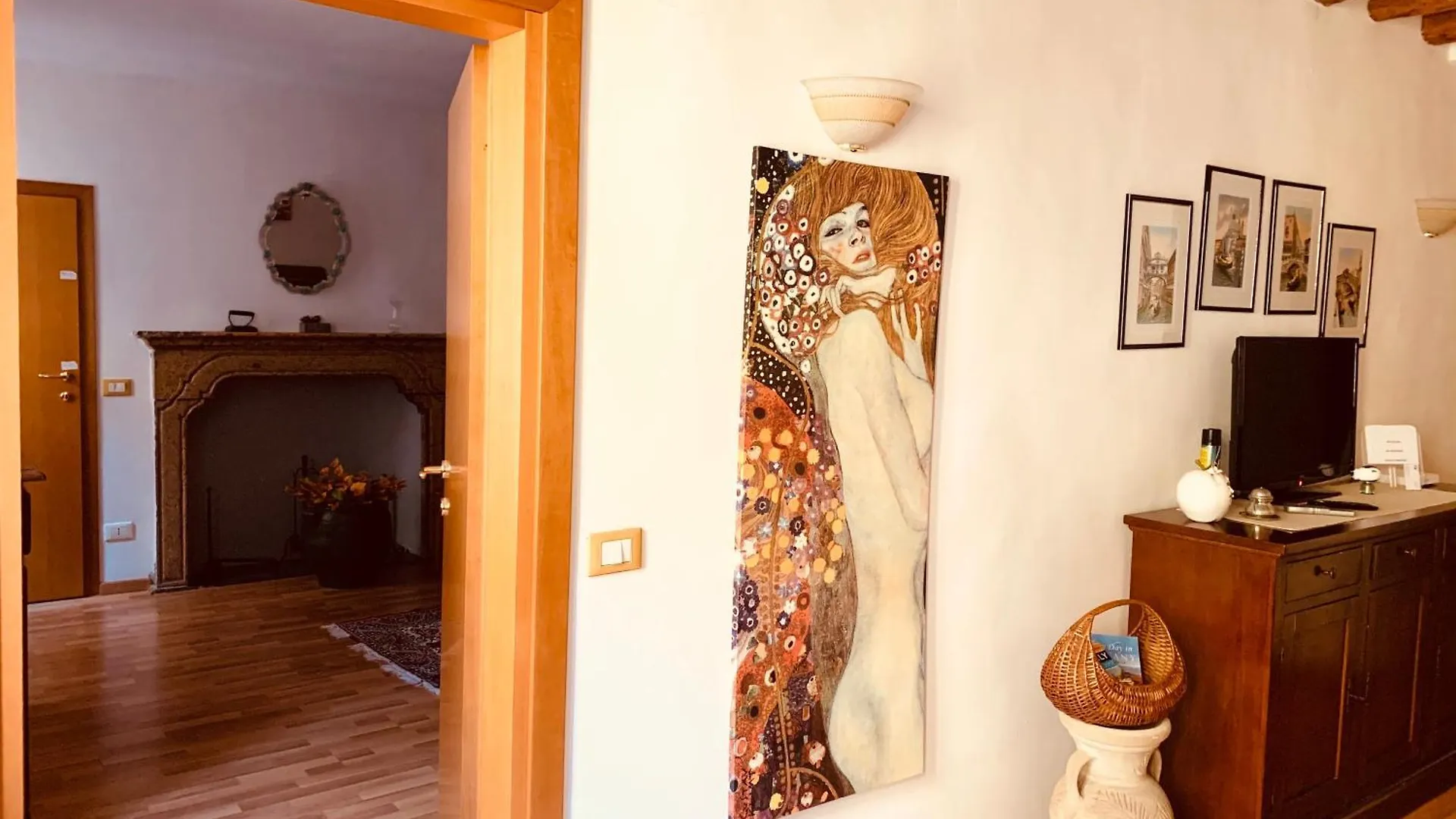 Grimaldi Apartments San Marco & Castello Венеция Италия